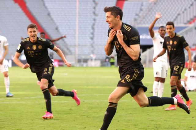 1621700868643037123.jpg robert-lewandowski-bayern-munich-augsburg-2020-21_1xqdjgak54fjh1ooxh68wo6dep.jpg